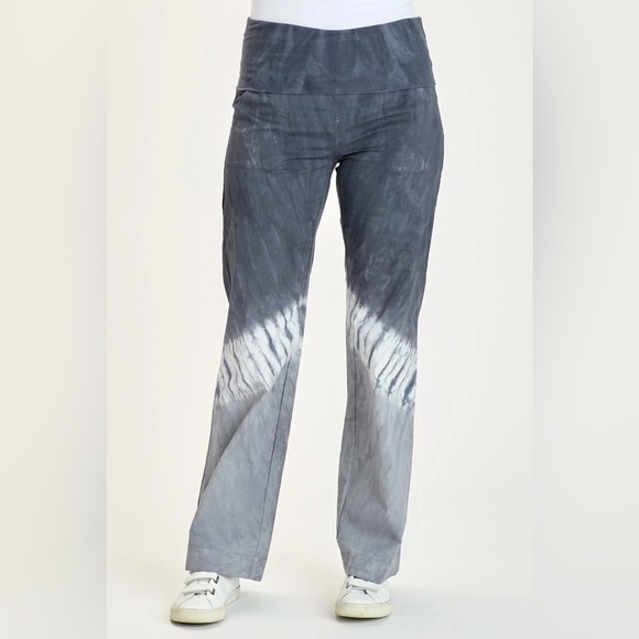 XCVI 4 Pocket Fold over Pants, Chisel Wash Quernstone - Picture 4 of 4